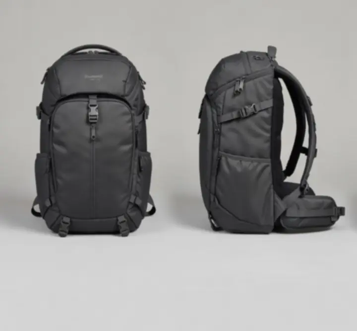 Hátizsák több nézetből, részletes kialakítással